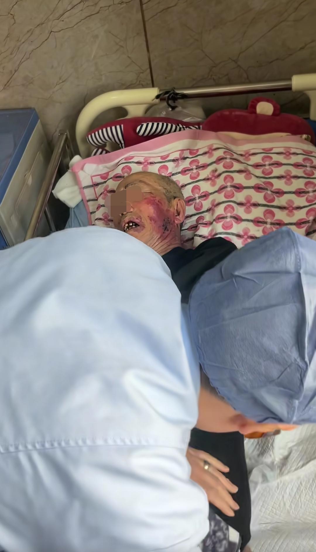 3月18日，天津南开区一养老院内，一位80岁的半身瘫痪老人，深夜口渴想喝口水，却