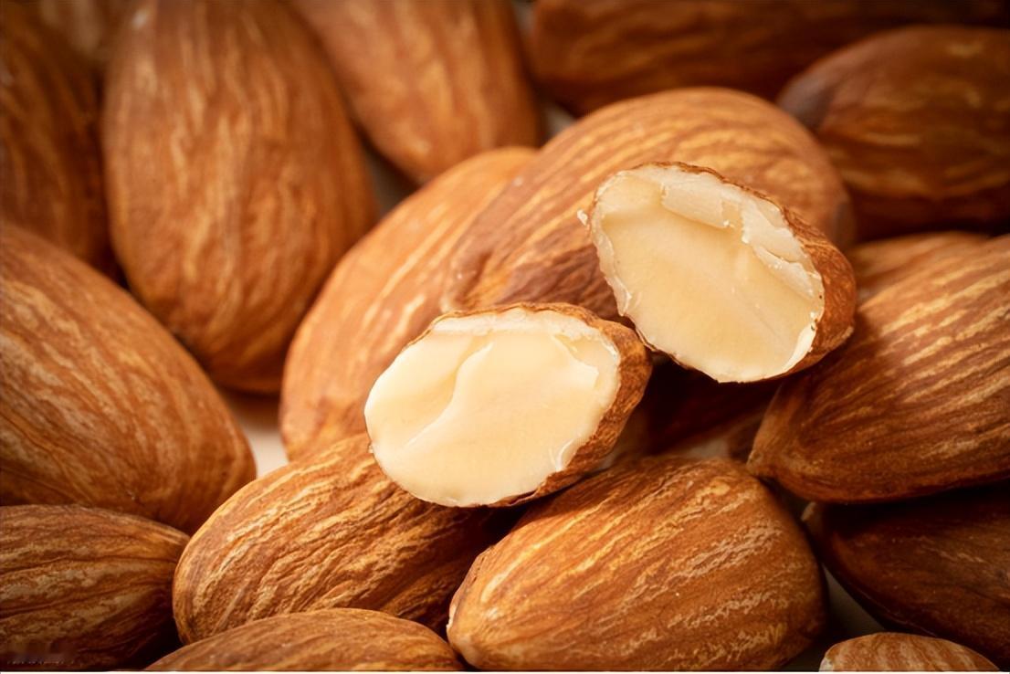 冬季吃坚果反致血管堵塞？营养专家警告：脑梗患者发病前，都曾过量摄入这3种坚果 