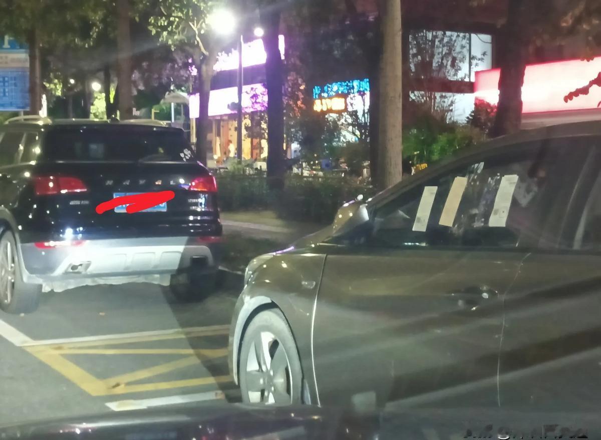 “僵尸车”免费霸位60天，你一小时交15块这公平吗？深圳“宜停车”原意是