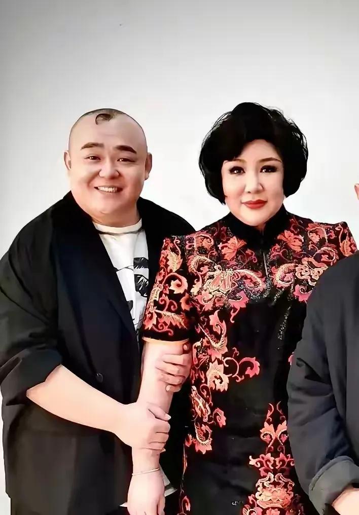 郭德纲夫妇最亲近的人，杨鹤通在北京德云社，一直是个特别的存在在德云社这个人才济