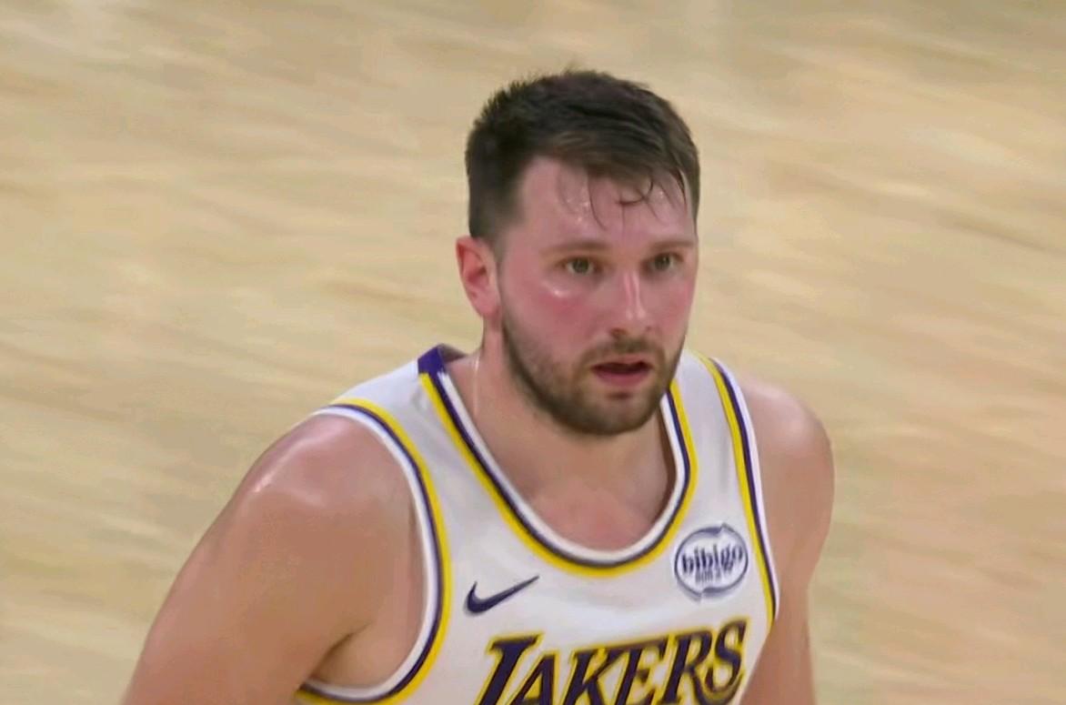 数据不会说谎：湖人背靠背大胜猛龙，谁是赢球最大功臣？谁打的最拉胯？主力球员正