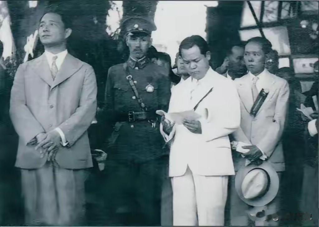 这张照片拍摄于1934年6月16号，黄埔军校建校十周年阅兵庆典上，四位黄埔军校的