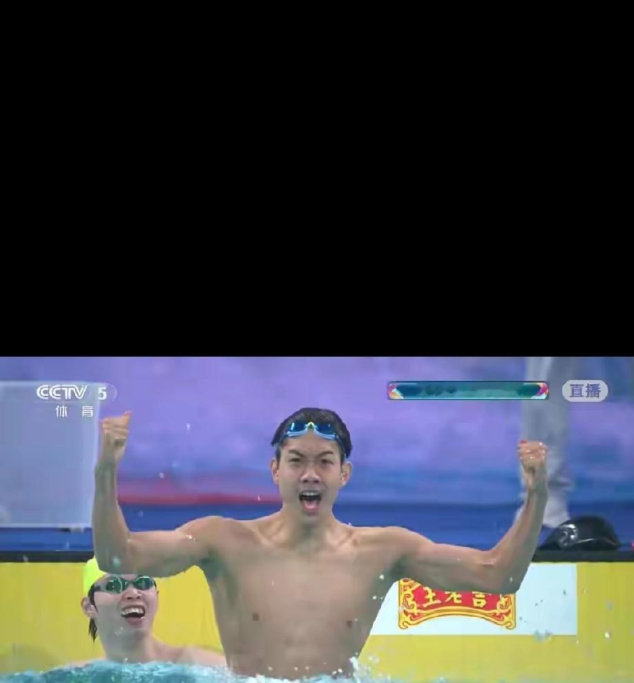 泳坛大冷门！18岁小将干翻孙杨潘展乐家人们，十五运会泳坛直接炸锅！18岁无