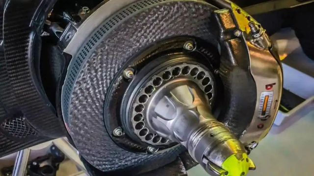 对于买小米汽车人的几句忠告一辆大马力的车往往是马力、空力动力学、轻量化车身、极