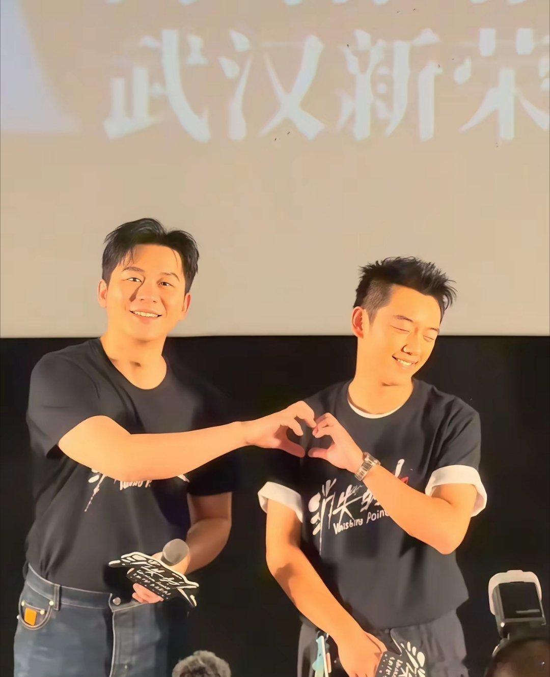 白鹿说那话的时候，我就觉得不对。其实看那期跑男的时候，白鹿刚好跟弟弟们说李晨和郑