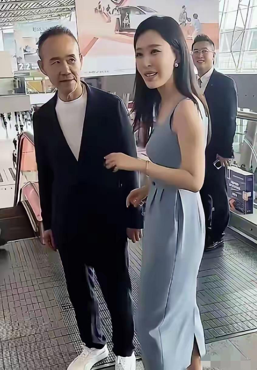 2026年开年，田朴珺删光与王石的合影，这段相差30岁的婚姻彻底撕破温情面纱，而