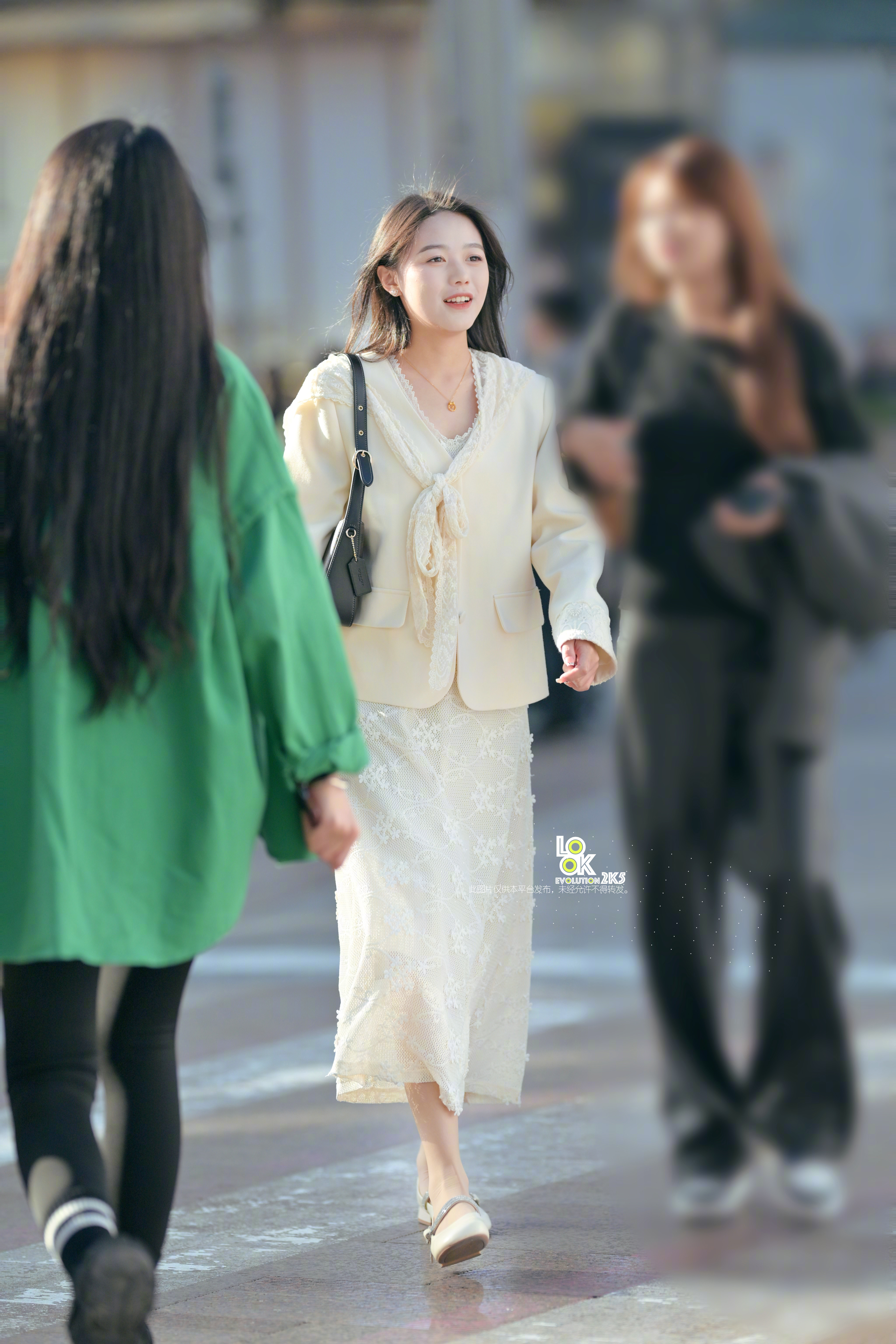 有阳光的街拍就是好