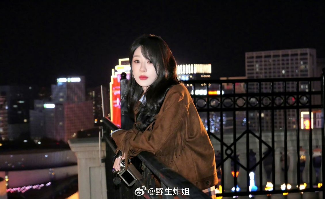 美拉德色系的杨紫大家觉得时尚表现力如何​​​