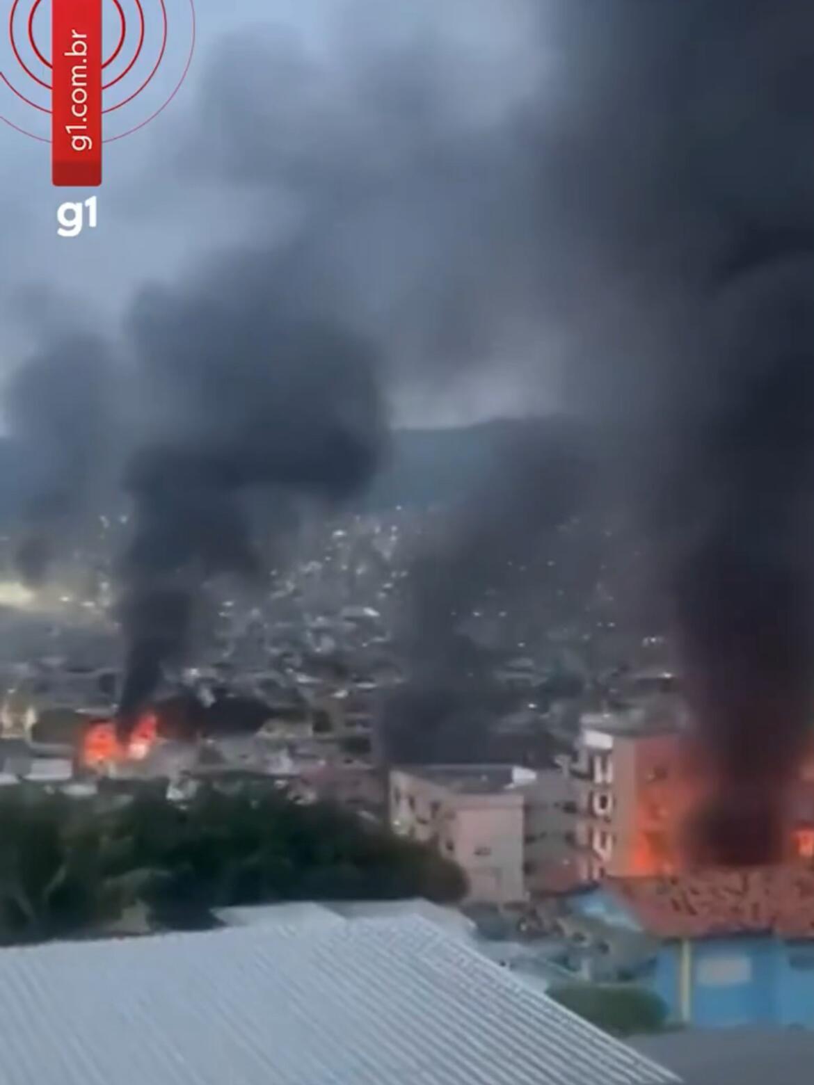 我的天,巴西里约这几天简直跟打仗没区别。就上周一(10月28日)早上六点多,警察