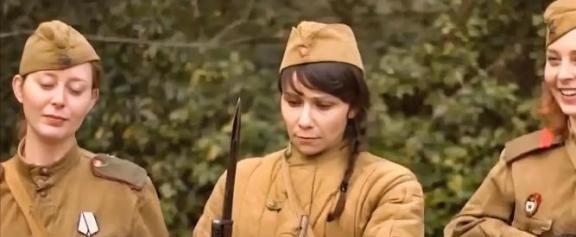 1945年，日军被苏联红军押往寒冷的西伯利亚。1945年8月的东北平原上，日