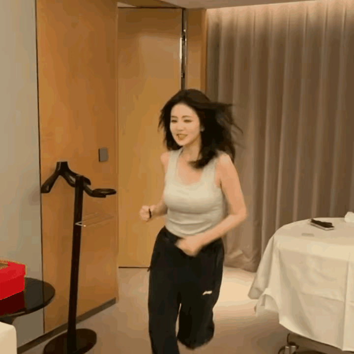 真的被白鹿惊艳到！打破了我对女明星必须瘦成排骨的刻板印象，有点小肚子的健康身材反