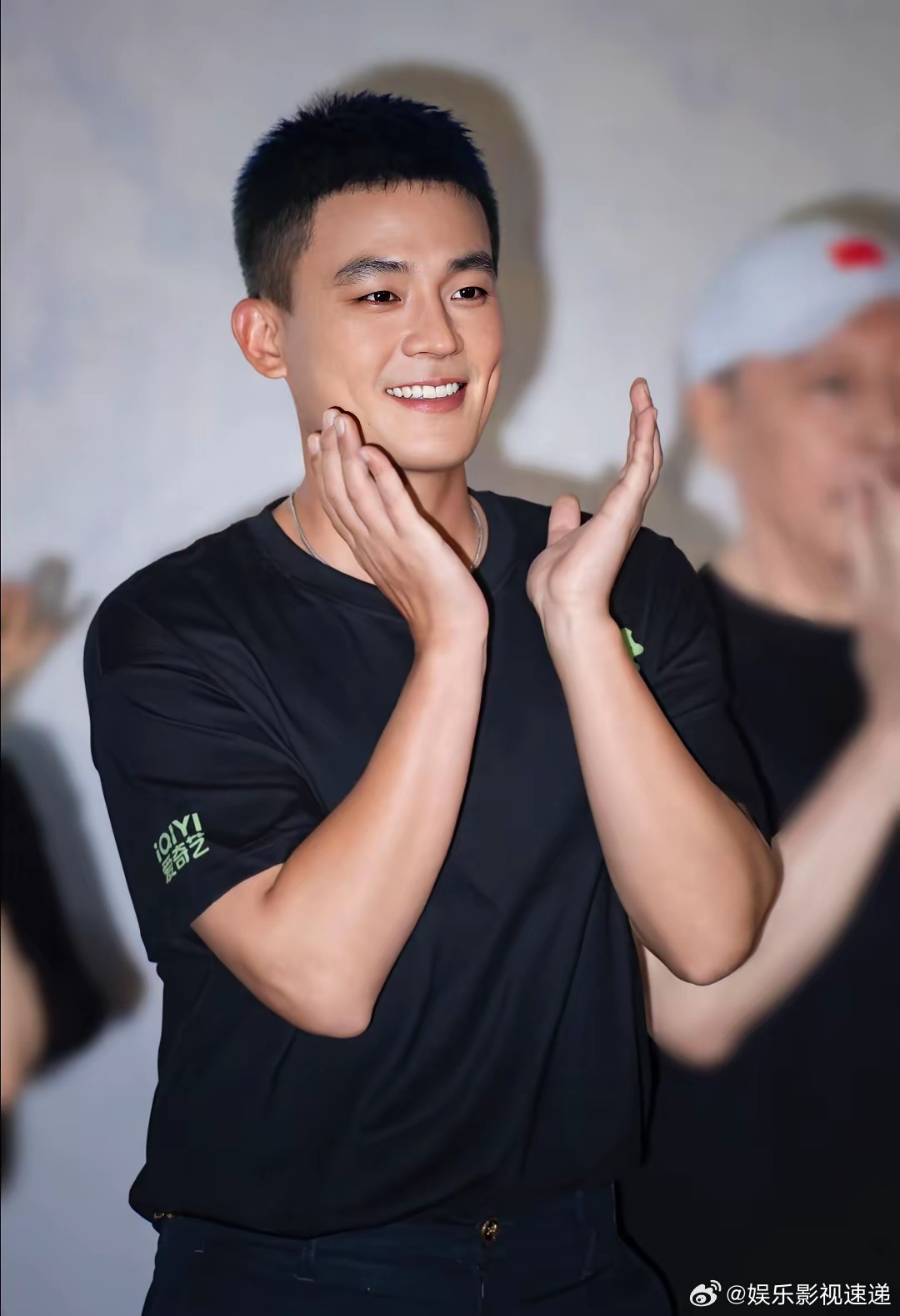 为什么欧豪火不起来很简单的缘故，不是他没资源，也不是没颜值，主要是……​欧豪很奇