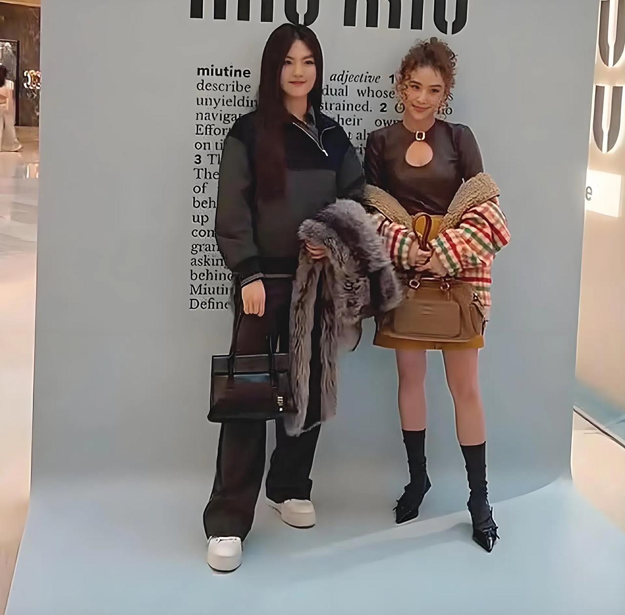 这才是16岁应该有的样子，论穿搭，王诗龄完胜何超莲！王诗龄童星出道，小时候就