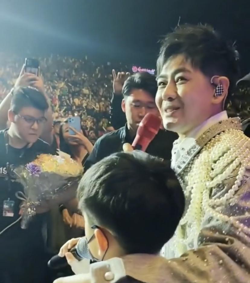 林志颖开演唱会，那场面太燃了！6月21日在马来西亚的这场，妻子陈若仪带着三个儿子