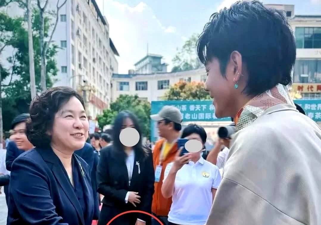 丁真这个人呢不能细究因为仔细一品，竟然发现，他这个人实在是太正能