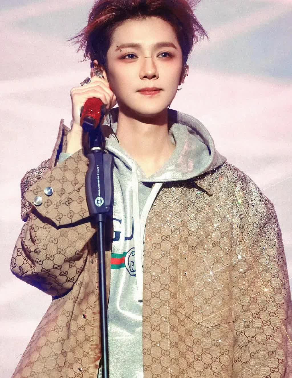 我有种预感鹿晗这次巡演后可能要彻底转型了看他瘦成那样就知
