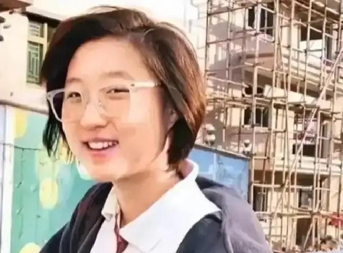 女儿说原谅，成龙推掉两部电影吴卓林上周第一次给成龙打电话，没哭没闹，只报平