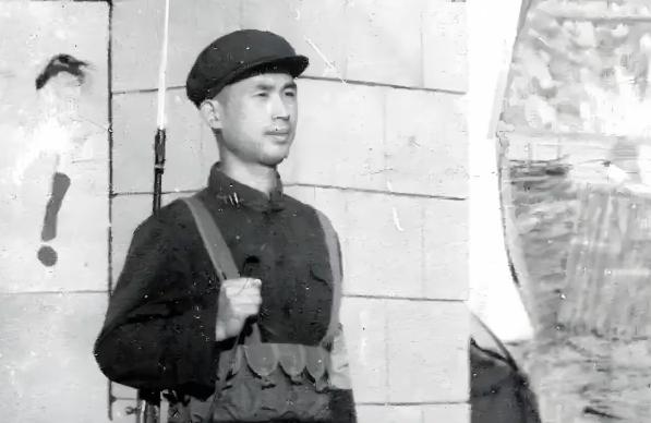 1980年，辽宁省政府机关大院的哨兵击毙了一个可疑人员，谁知，案件水落石出后，这
