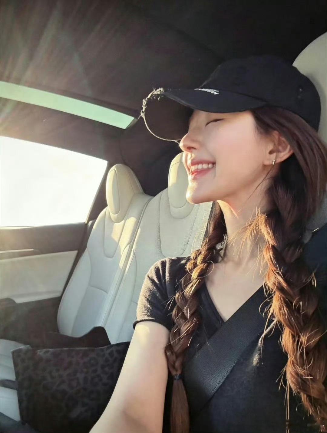 女艺人麻花辫造型大赏|关晓彤的感觉最端庄大气，你最喜欢哪种造型？