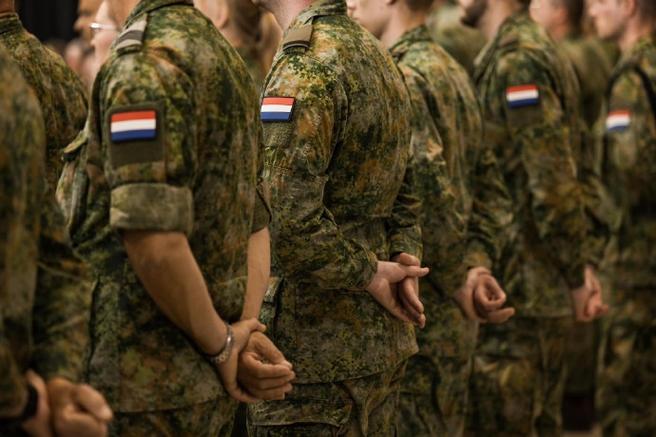 这次真的也就是个荷兰雇佣兵敢讲真话了。去乌克兰打了三趟仗，回来直接把遮羞布给