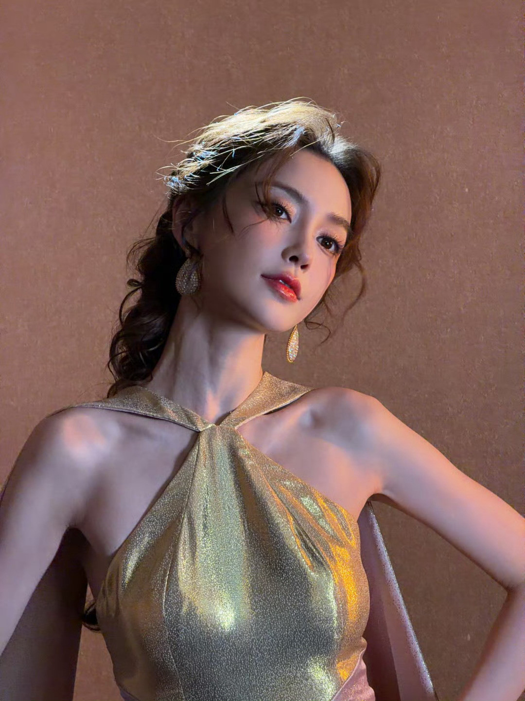 Angelababy×2025芭莎艺术之夜造型预告inAlexisM