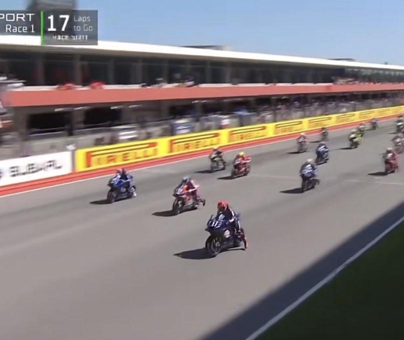 一个法国赛车手德比斯，在葡萄牙波尔蒂芒赛道量产机车的国际顶级赛事，驾驶中国湖南怀