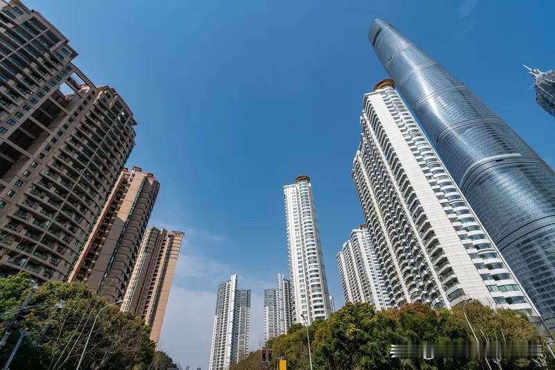 上海楼市现在的热度不如之前的时候。上海楼市在2021年的时候，上海楼市那会的新