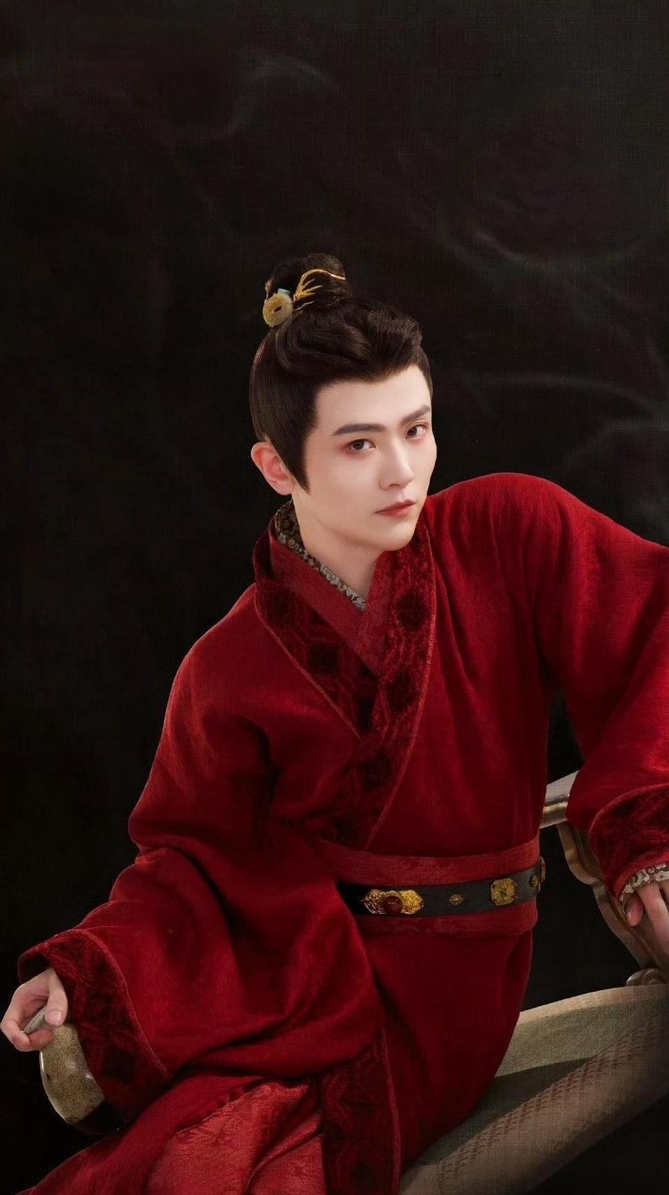 《折腰》男二出场，一股二皇子那味魏俨扮演者刘端端走的还是先秦淑女步导演用心良