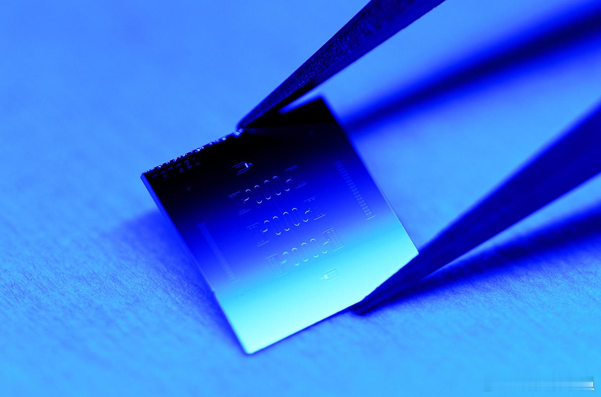 Nature刊文：量子计算机只需极少的量子比特就够！近日，发表在Nature上的