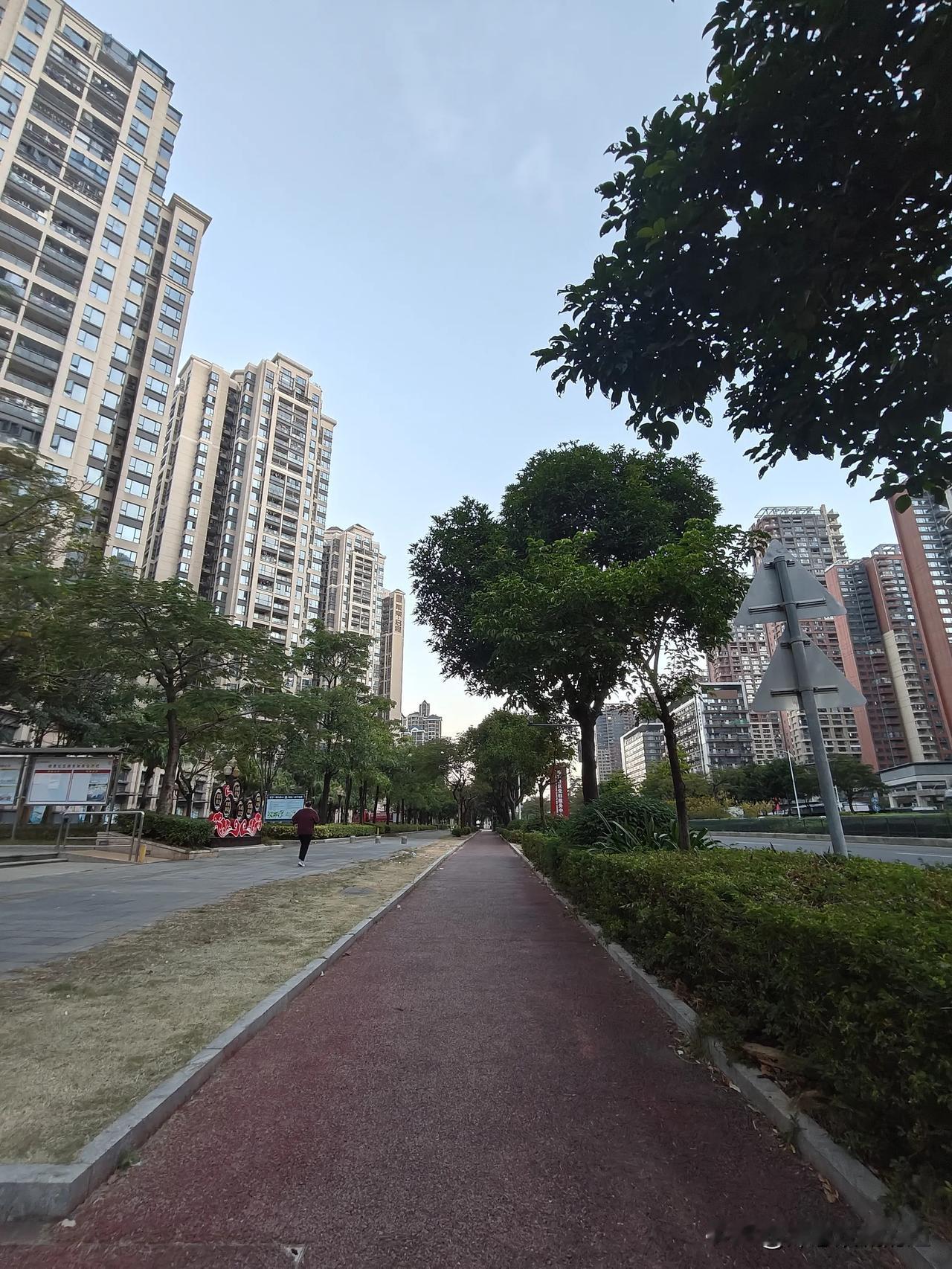 惠州大亚湾租房还是买房划算？看到有个友友从深圳搬到惠州大亚湾，租了一套125平