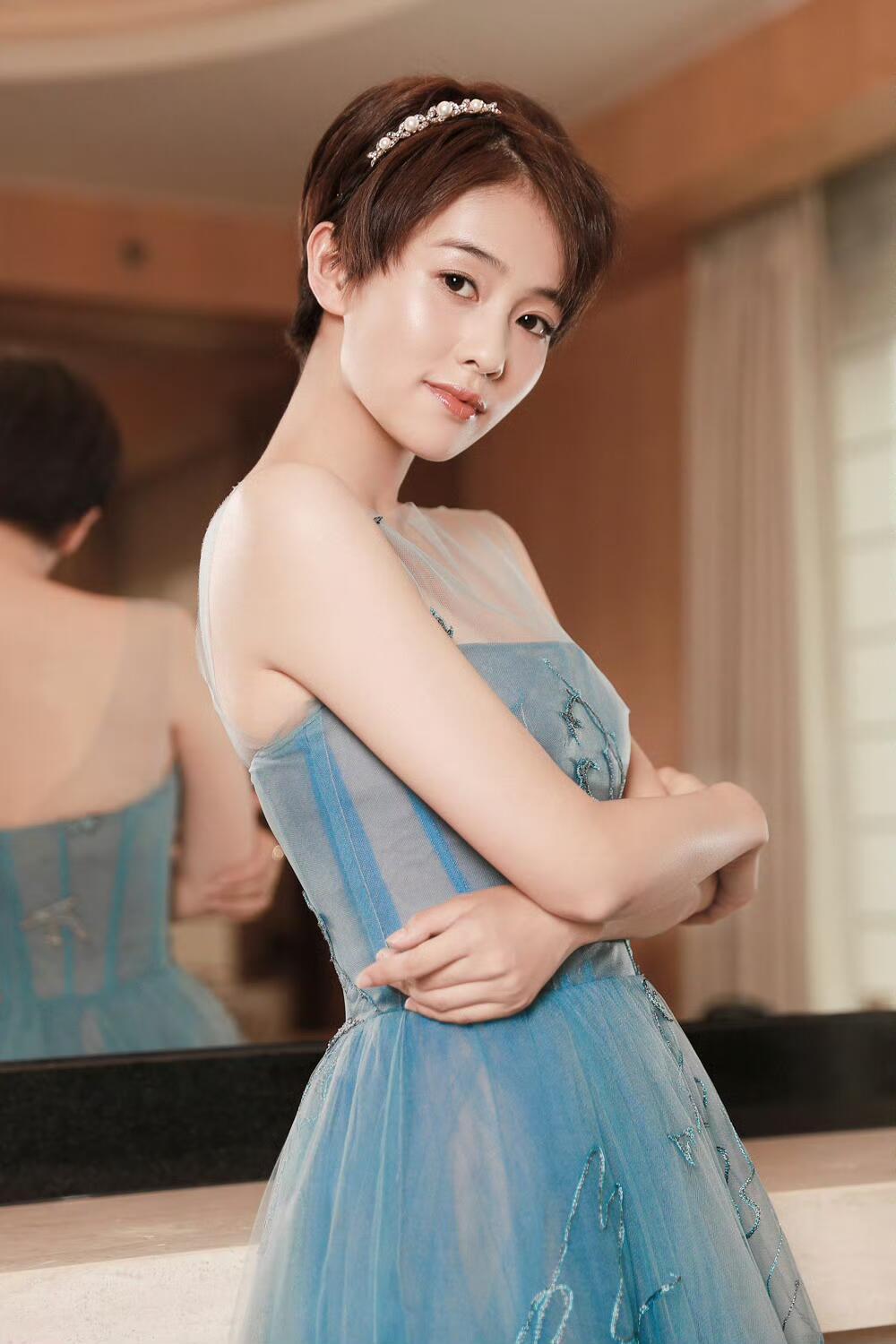 白鹿短发造型算是江苏特老实一女孩了