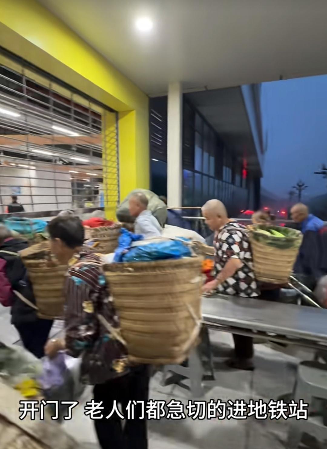 高科技是用来服务人民，不是用来淘汰人民的，这句话说得太对了。凌晨五点，重庆地