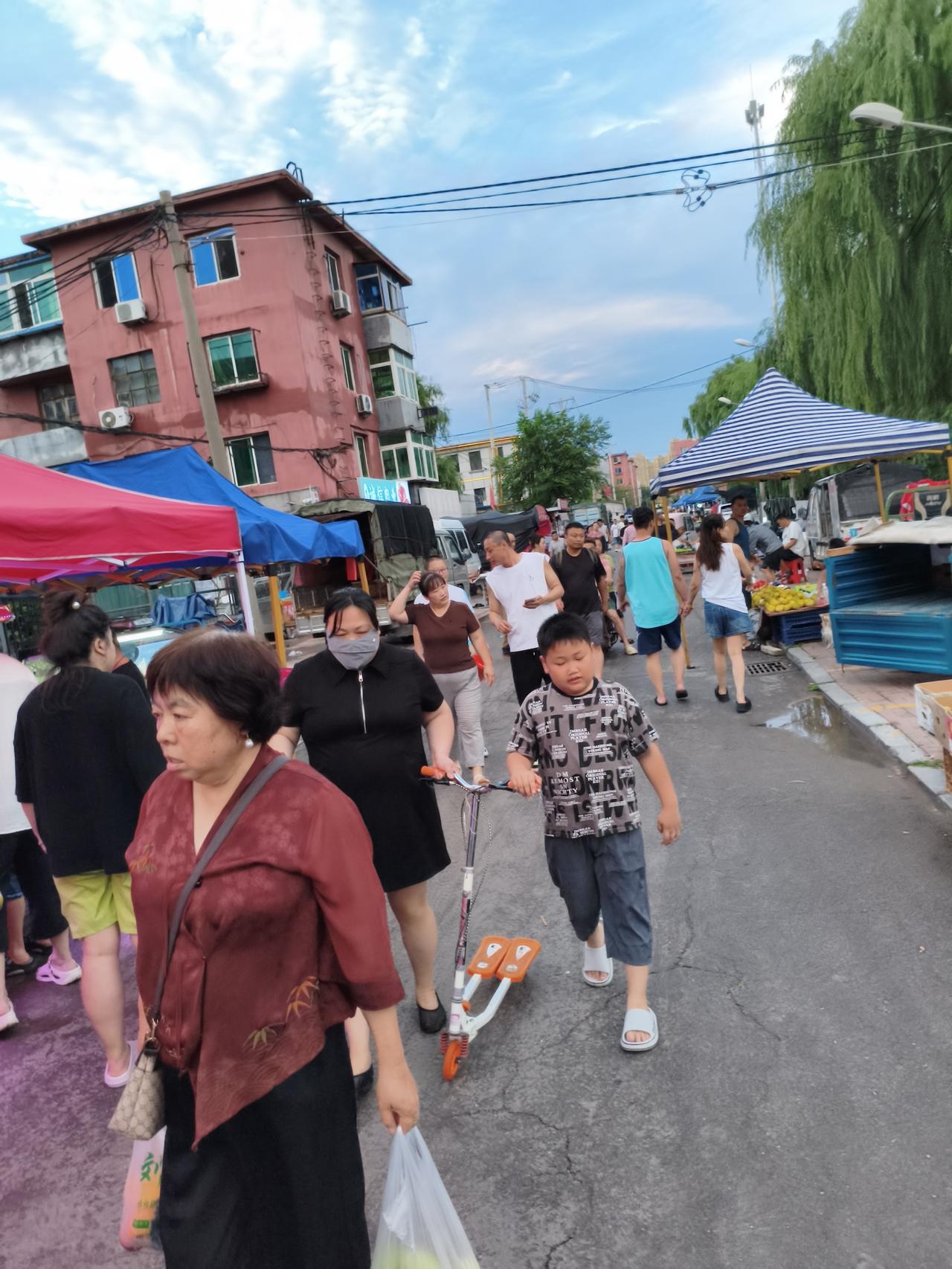 沈阳夜市正常开市！暴雨过后烟火气回归，物价平稳尽显安稳仅仅两天强降雨过后，