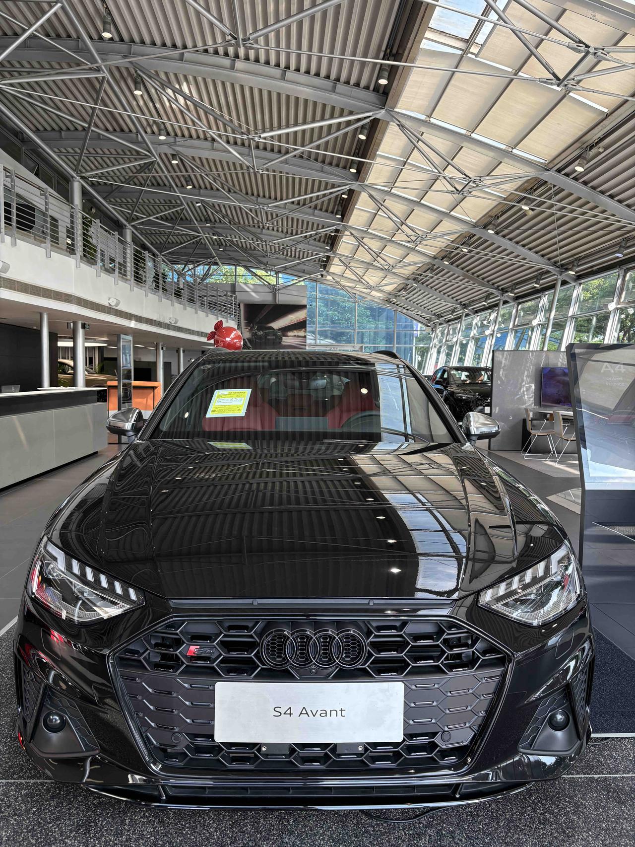 2025款奥迪S4Avant，它依旧卖52.18万元，动力超猛，搭载EA839