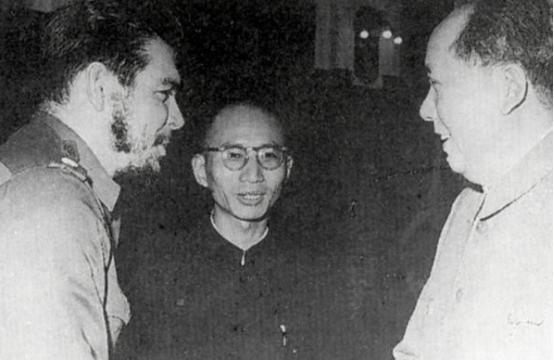 中国人民在毛主席领导下取得巨大成就，1960年，毛主席执意删掉这句话，一旁的熊向