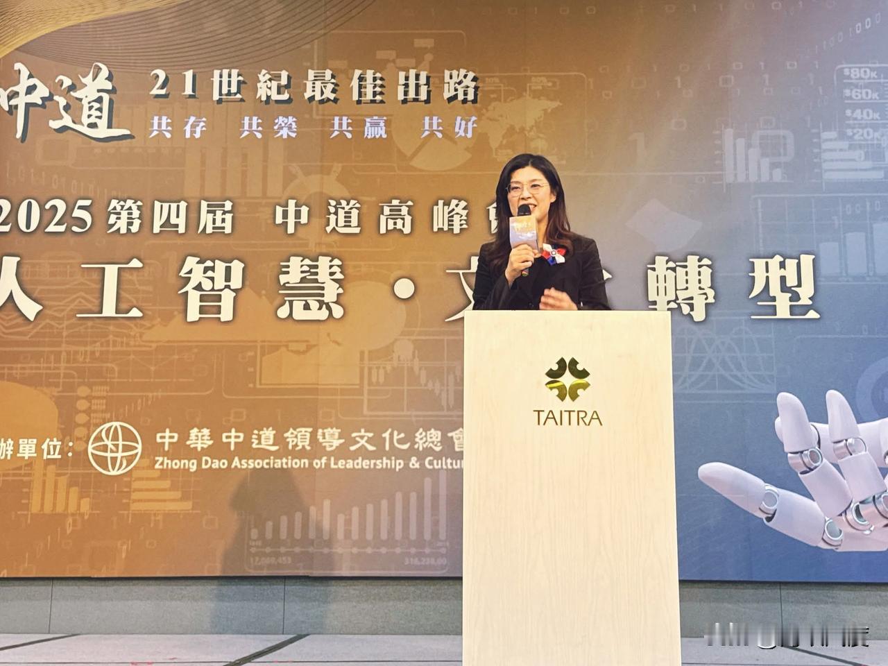 郑丽文、赵少康今天同场一档高峰会，萧万长、王金平也出席，但两人竟然出现了这情况！