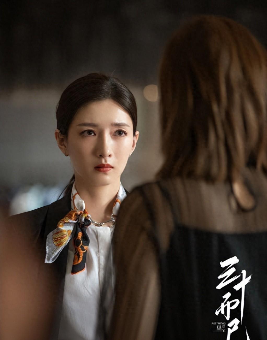 “顶流女星竟成外室？”去年网上这则大瓜传得沸沸扬扬，说女演员江疏影偷偷跑到海外，