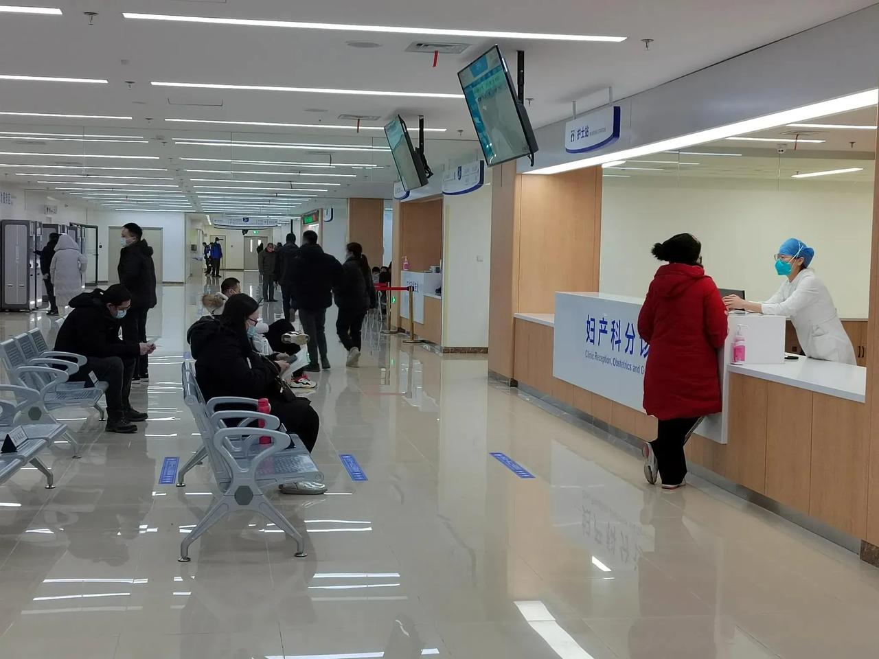 北京平谷，女子因便秘到医院就诊，检查后医生称肛门狭窄，初次扩肛时女子疼痛难忍，医