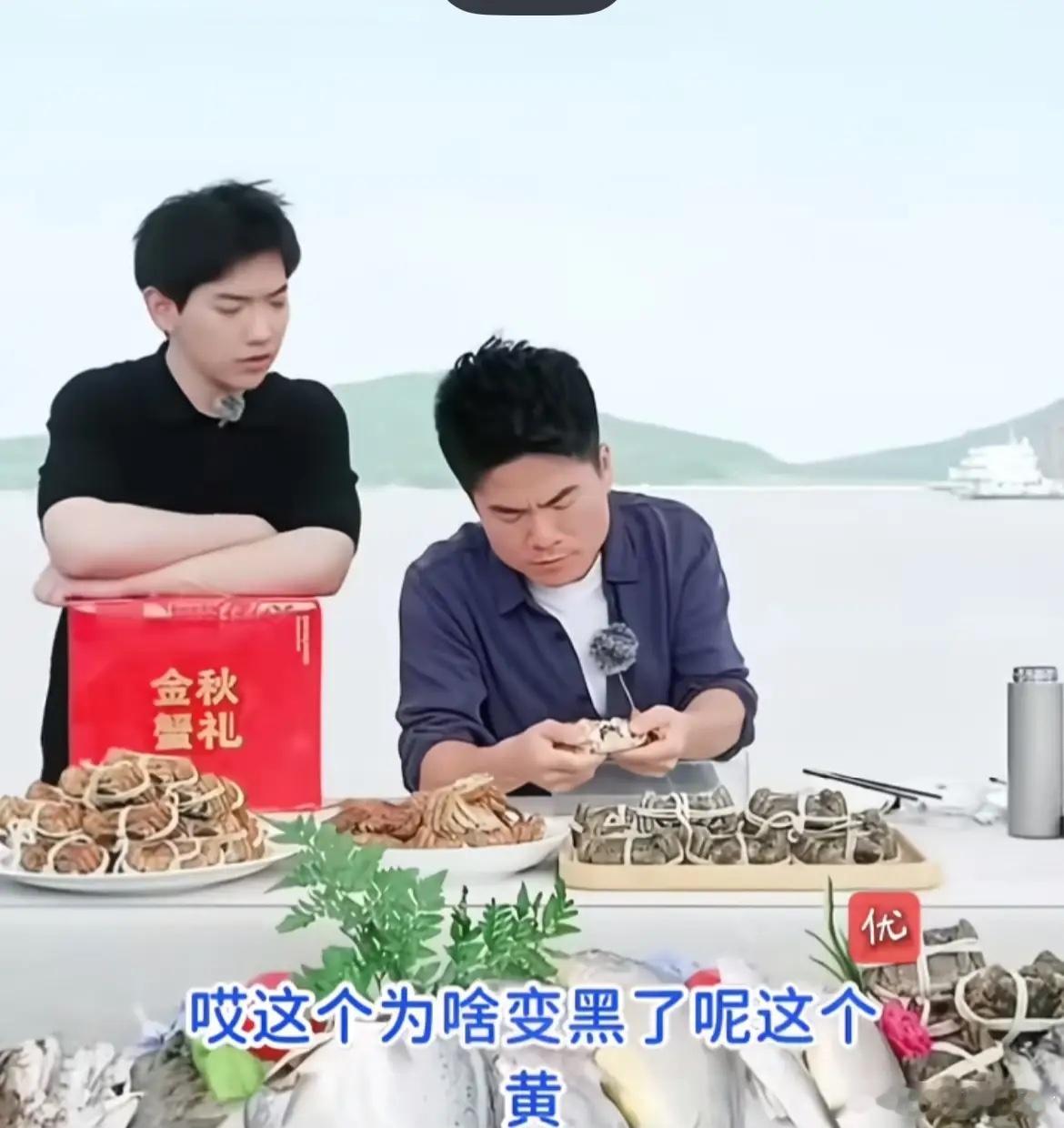 董宇辉直播，很少见到董宇辉直播时沉下脸。这次舟山海鲜溯源直播，试品大闸蟹，接连掰