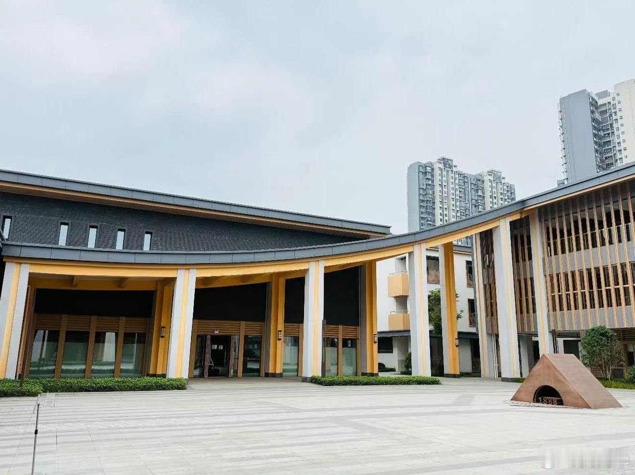 今天是世界读书日，再和大家聊聊，我们为什么要读书。读书，不是为了炫耀，而是在迷