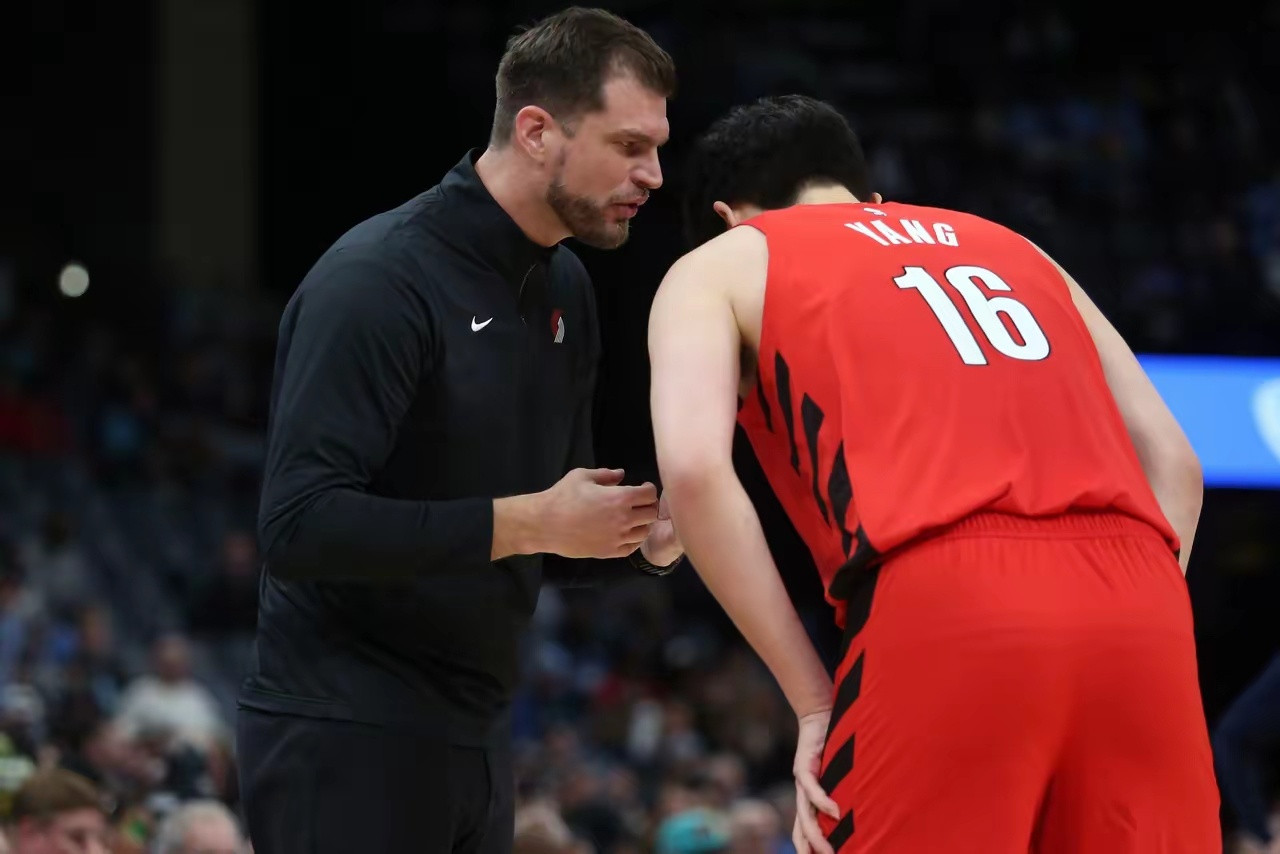 斯普利特这不，出事了！休赛季拿杨瀚森做噱头的开拓者主场球票，尤其是有优惠的季票，