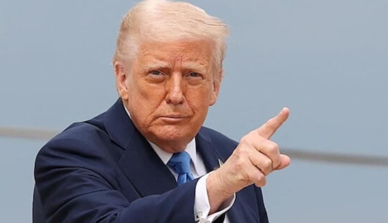特朗普突然发对中国发出前所未有威胁，还提极过分要求。美国总统特朗普25日突然将