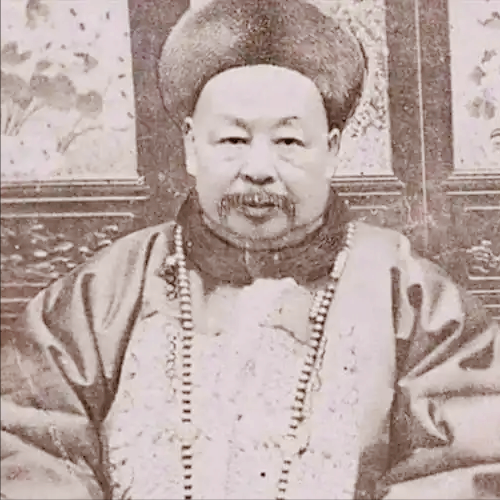 1877年深秋，左宗棠盯着城下黑压压的俘虏，突然拔出佩刀往地上一插：“降者亦杀