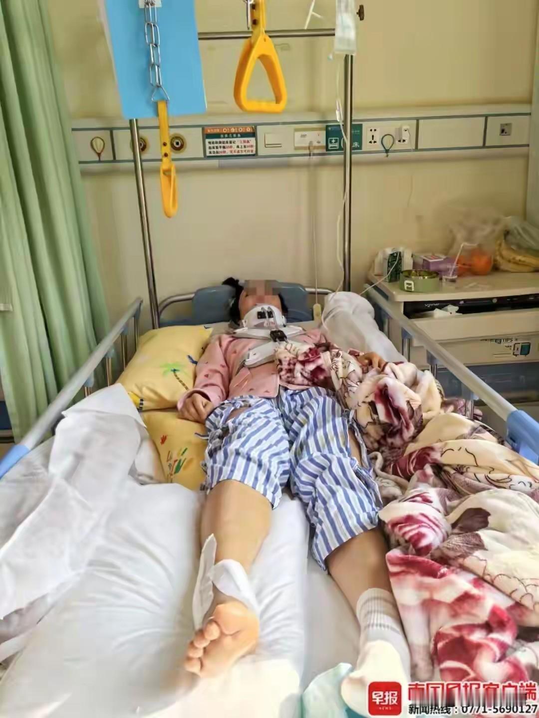 贵州兴义这起电梯事故太可怕了。今年1月5日晚，兴义商城小区的刘女士和邻居乘电梯下