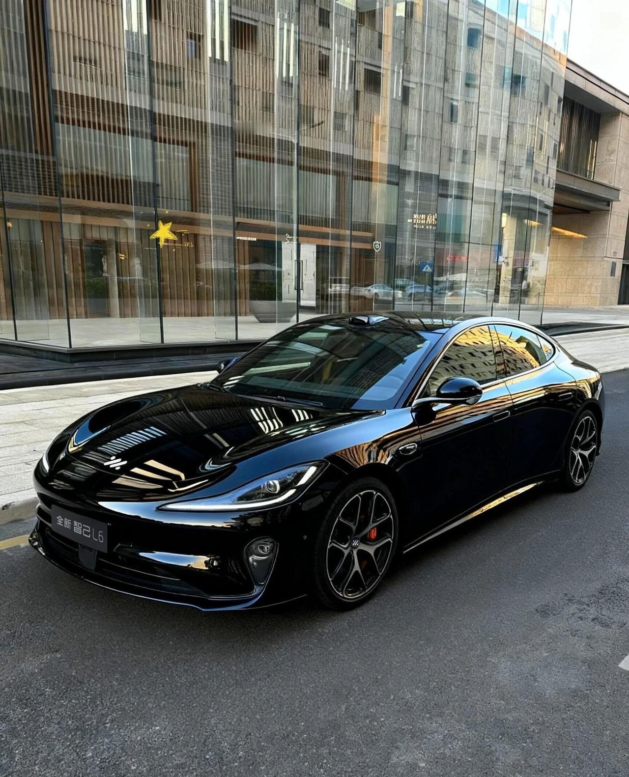 这么好看的车，才六万吗？全新智己L6帅到起飞的年轻外观，操控感拉满；纯电续航超6