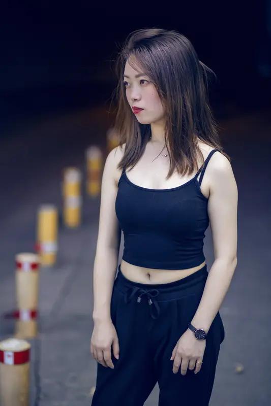 业务不熟的骗子接到陌生电话：“恭喜你中30万二等奖！”她突然大笑：“不好意