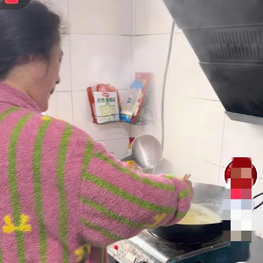 这下彻底凉凉了靠卖惨收割流量遭到反噬风扇姐小玉这波翻车根本不冤，说白了就是把