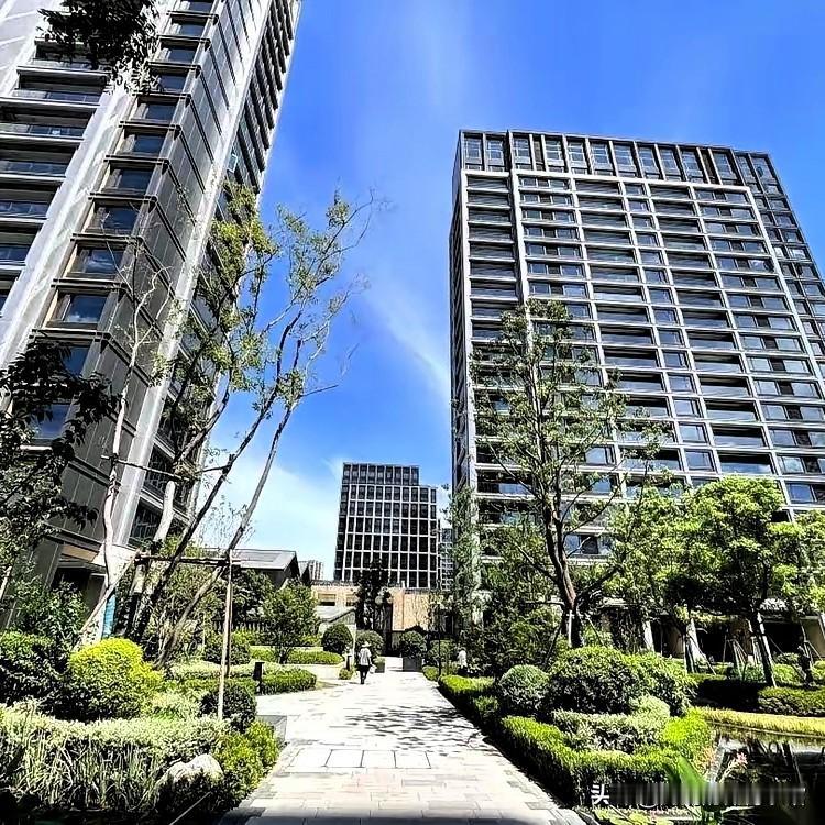 房子刚说不卖，买家就“闪现”！是运气还是套路拉满？我哥们那房挂了半年多，彻底