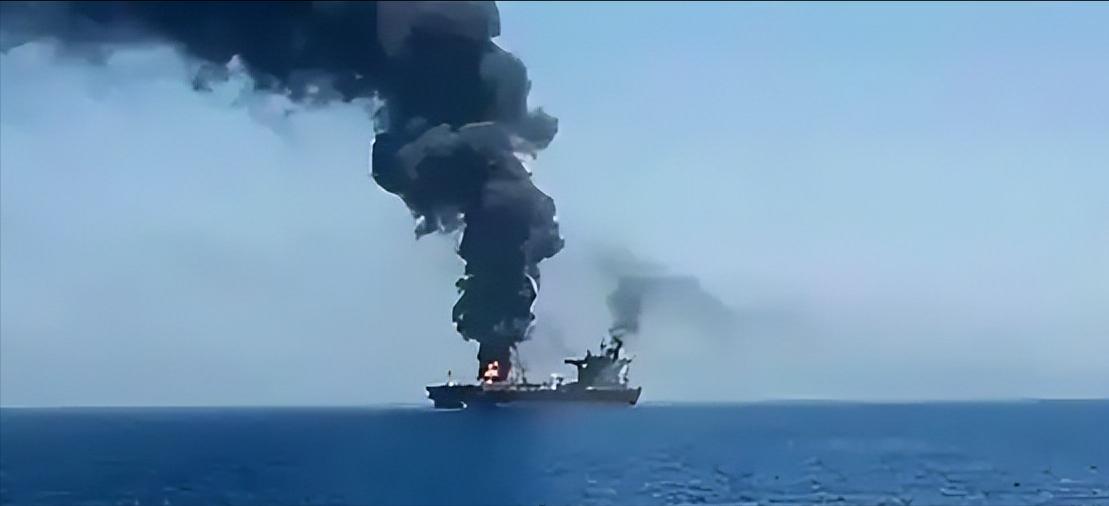 史诗级翻车！特朗普锁死霍尔木兹，盟友集体叛逃，国内通胀炸锅。堪称霸权笑话！特朗普