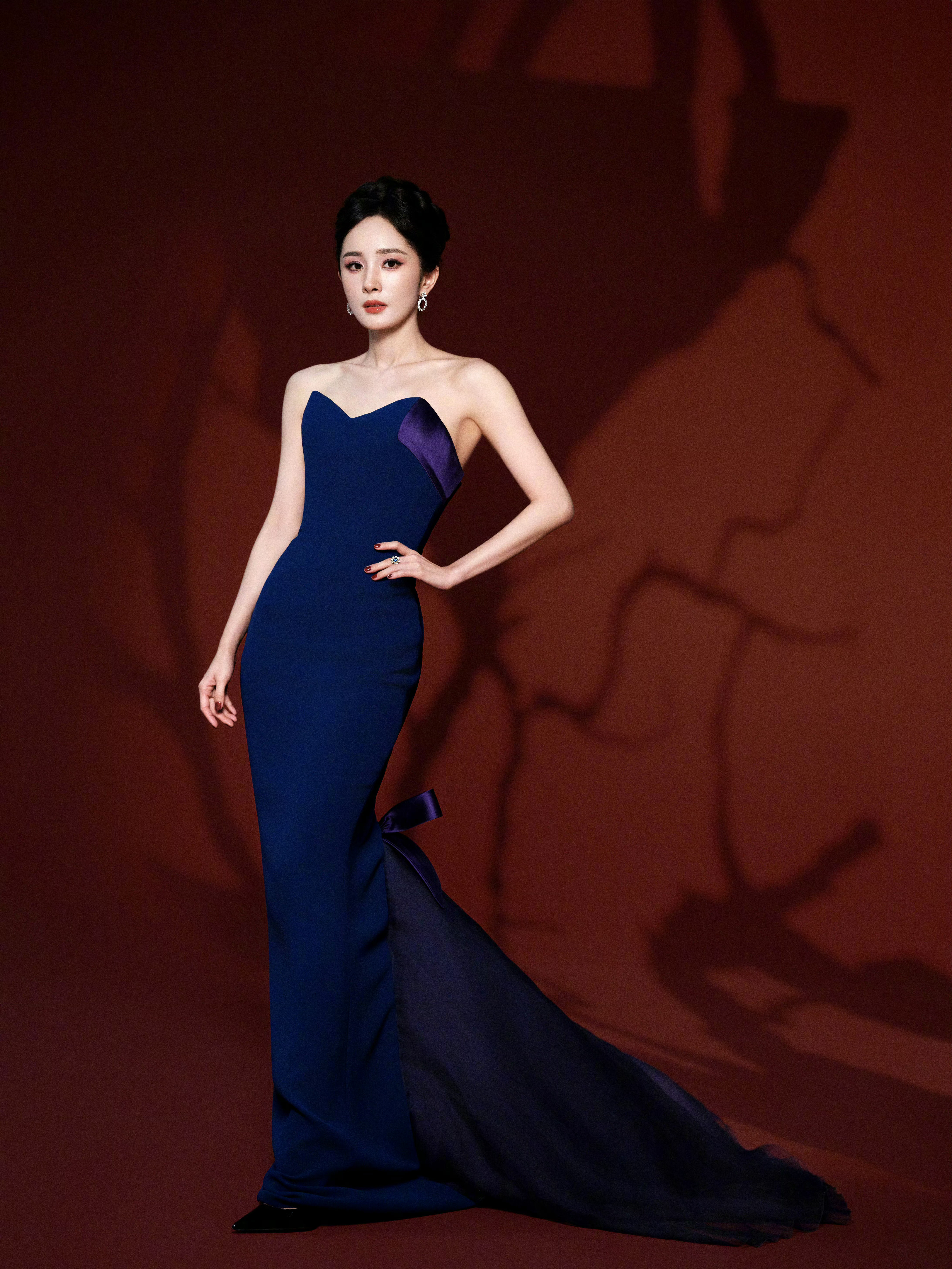 杨幂｜微博视界大会姐的第二套！内场造型又换上了一身AlexisMabil